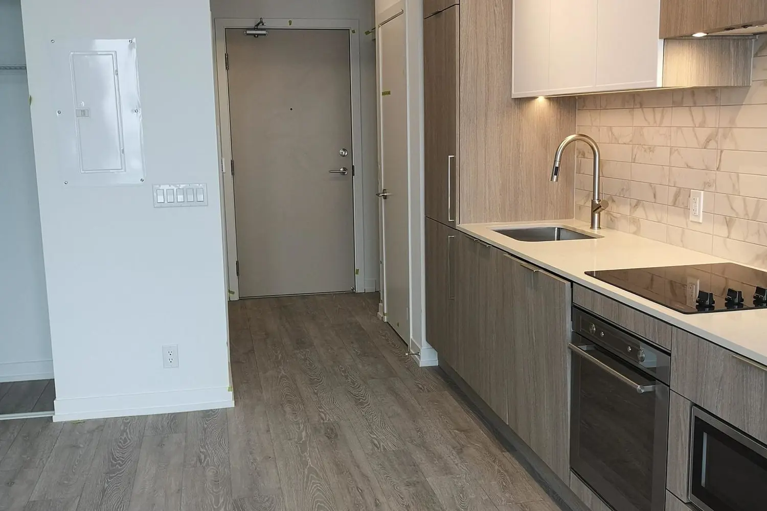 Additional image 3 of 2020 Bathurst Street 1611