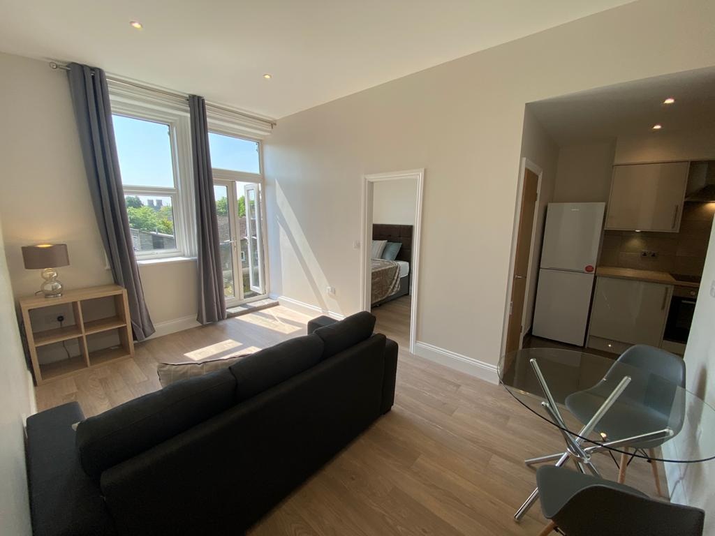 1 Bed Flat, Otley Road, LS16, N1 7GU