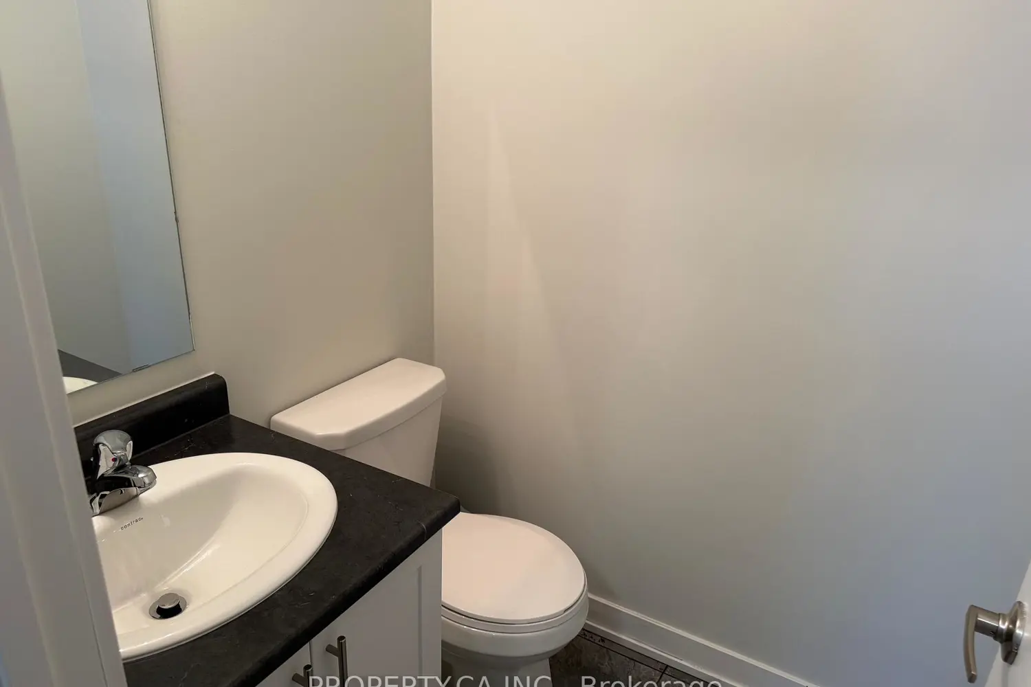 Additional image 9 of 590 North Service Road 9