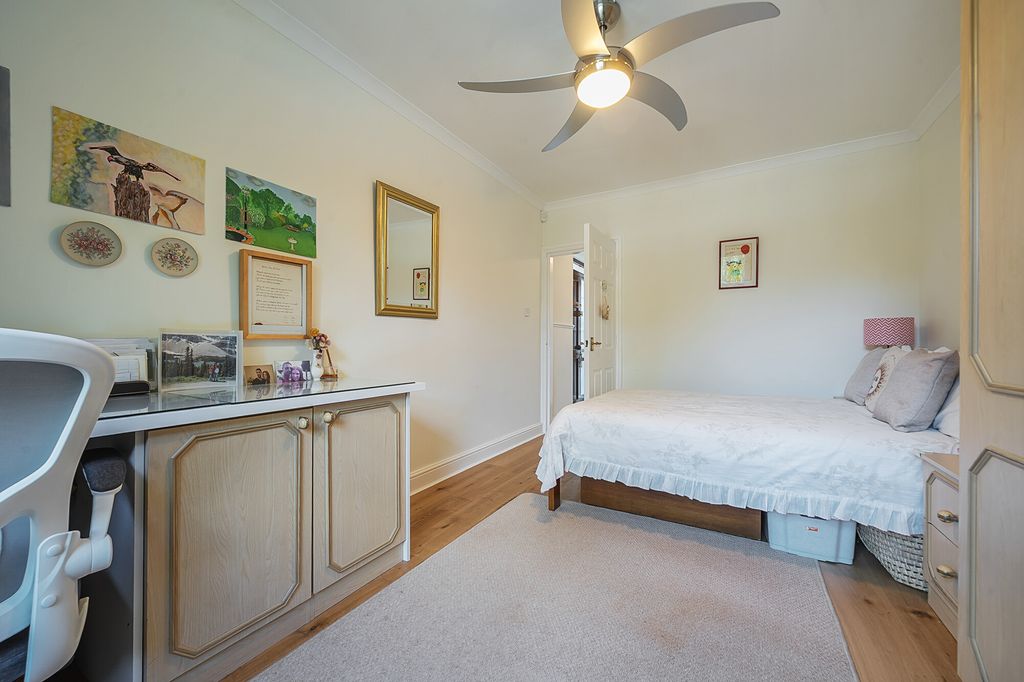 Additional image 9 of 2 bed flat for saleLyonsdown Road, New Barnet EN5