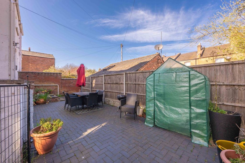 Additional image 10 of 1 bed flat for saleRussell Terrace, Leamington Spa CV31