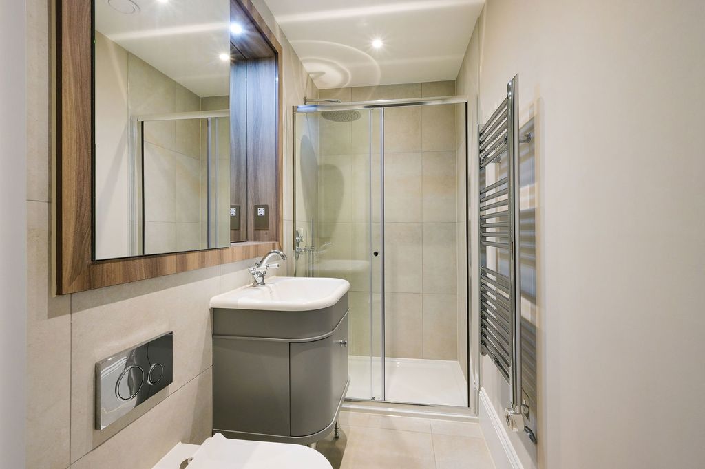 Additional image 13 of 2 bed flat for saleGreenhedges - Westerham Road, Oxted RH8