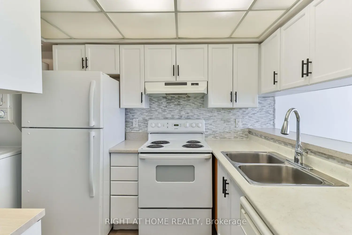 309 Major Mackenzie Drive 611 photo 5