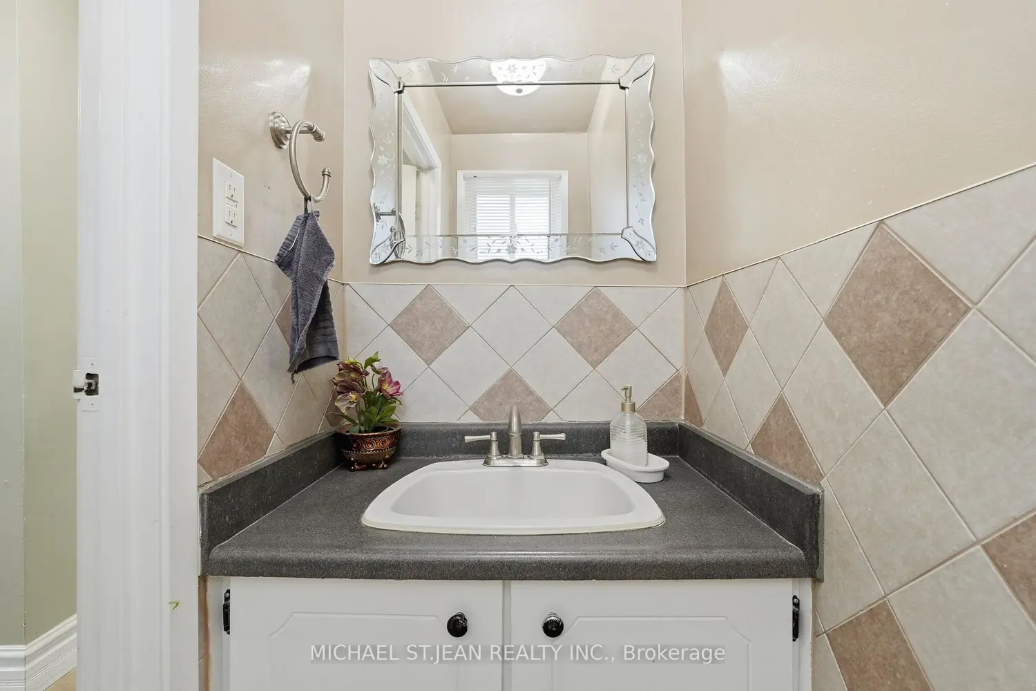 Additional image 4 of 1440 Garth Street 30