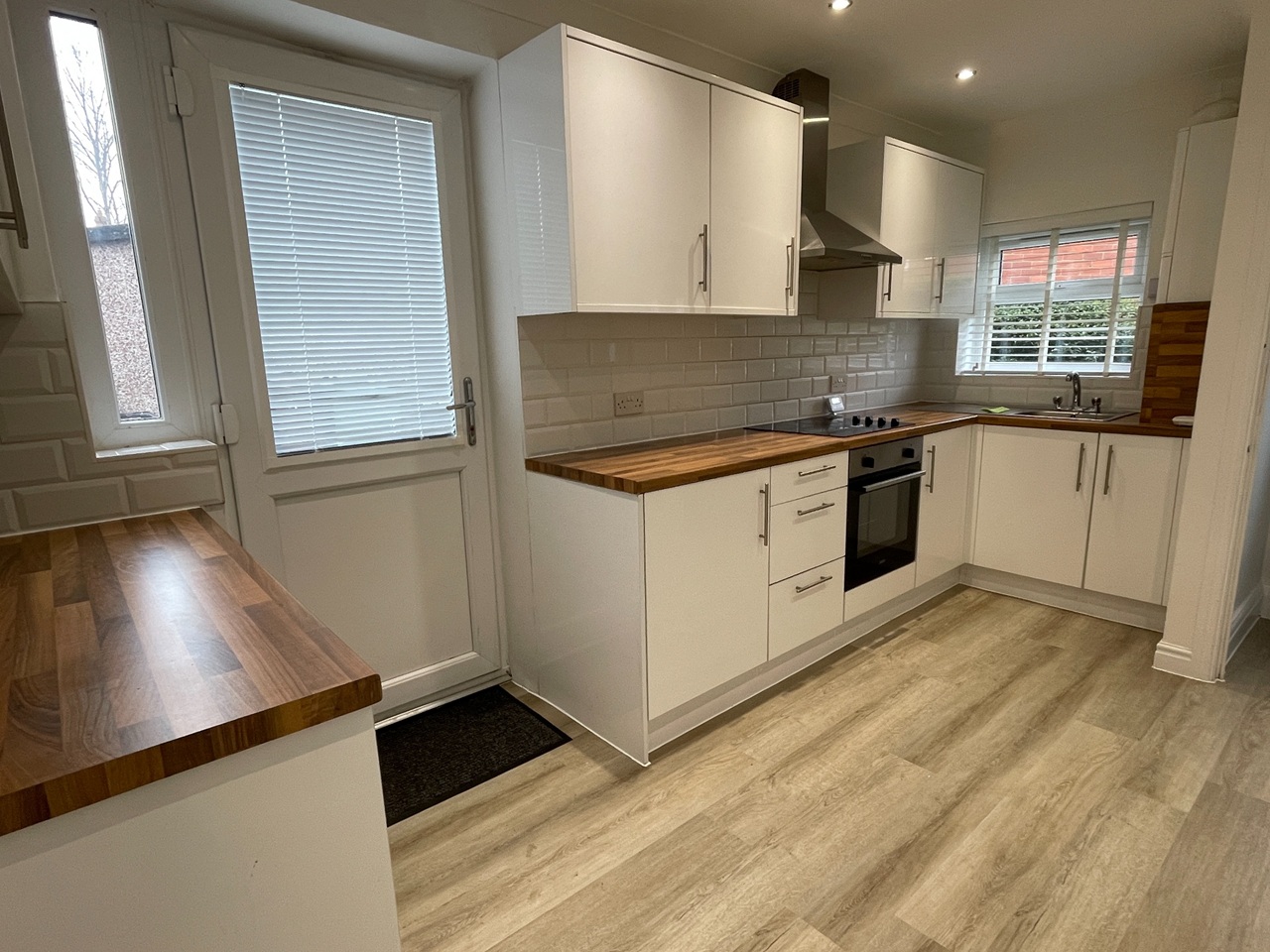 3 Bed Semi-Detached House, Leysholme View, LS12, N1 7GU