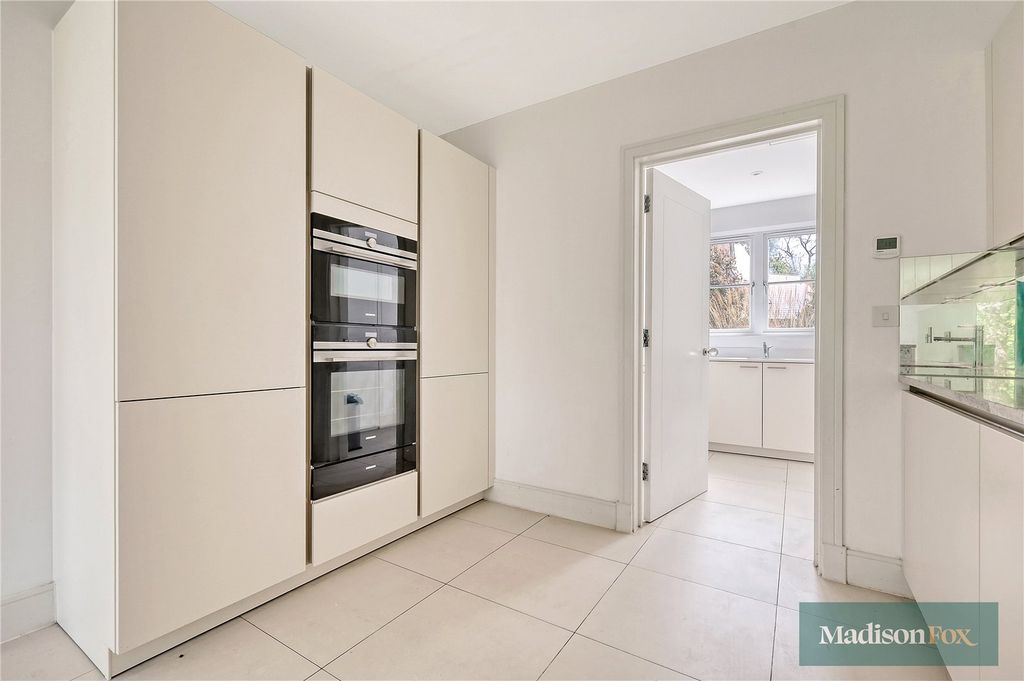 Additional image 9 of 5 bed detached house for saleHigh Road, Chigwell, Essex IG7