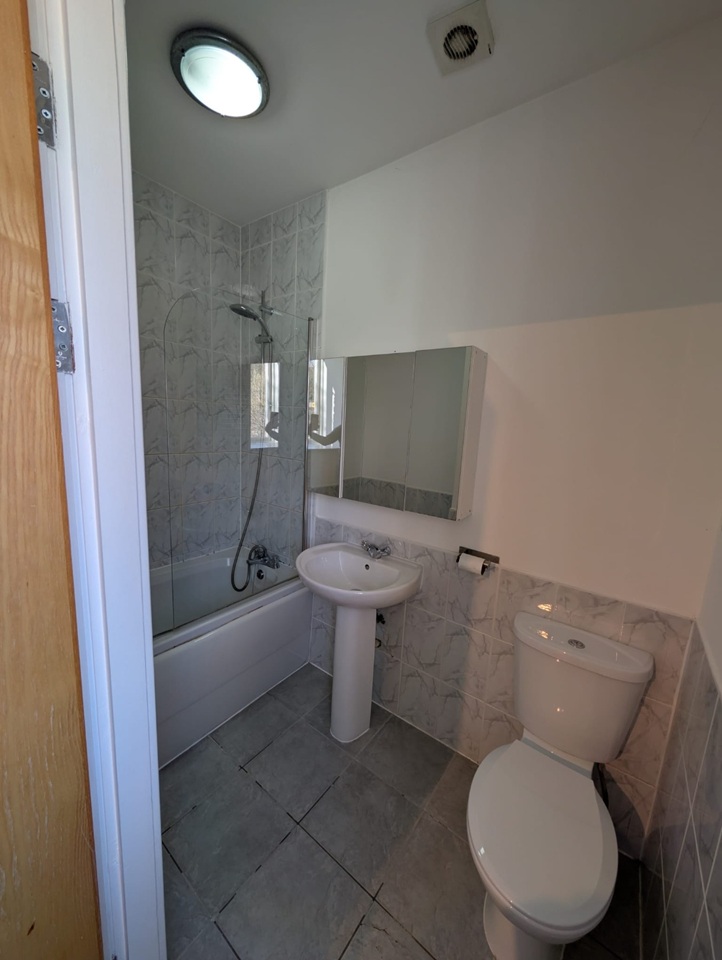Additional image 9 of 2 Bed Flat, Buslingthorpe Lane, LS7, N1 7GU