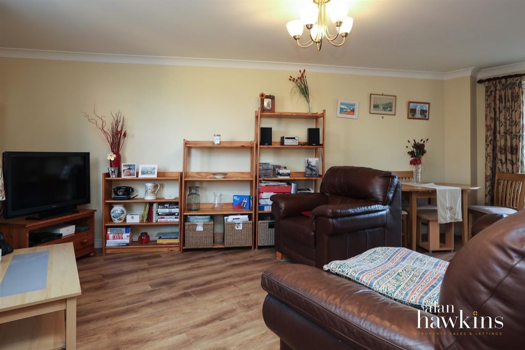 Additional image 4 of 3 bed terraced house for saleSprats Barn Crescent, Royal Wootton Bassett SN4