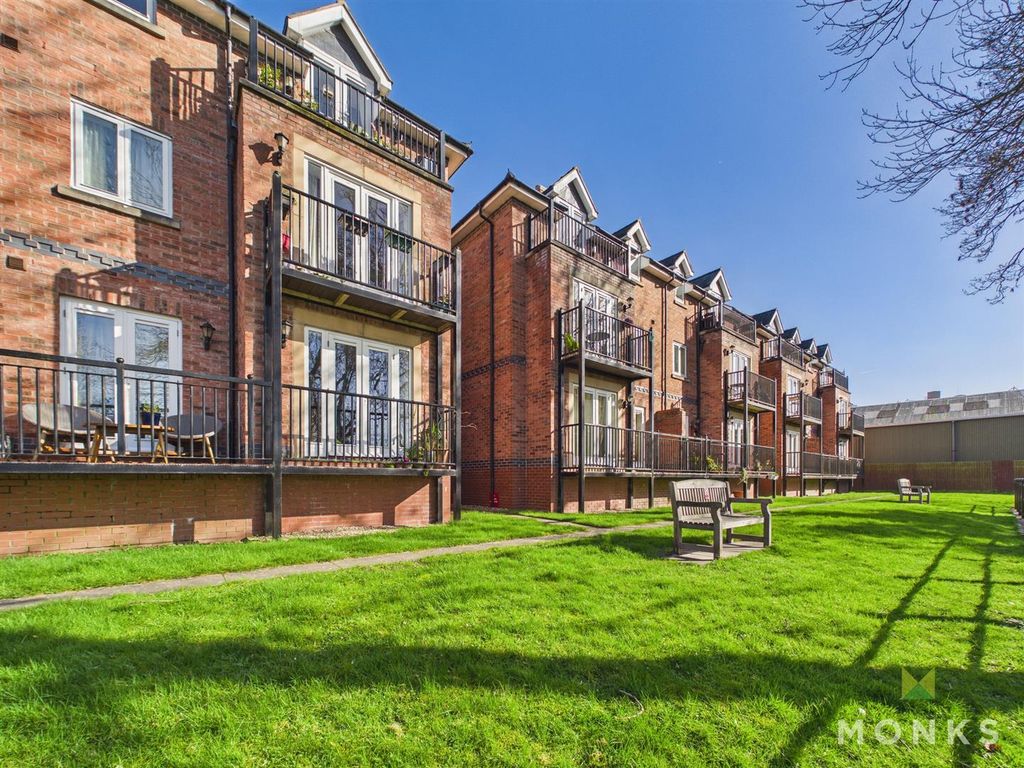 2 bed flat for saleChester Street, Shrewsbury SY1