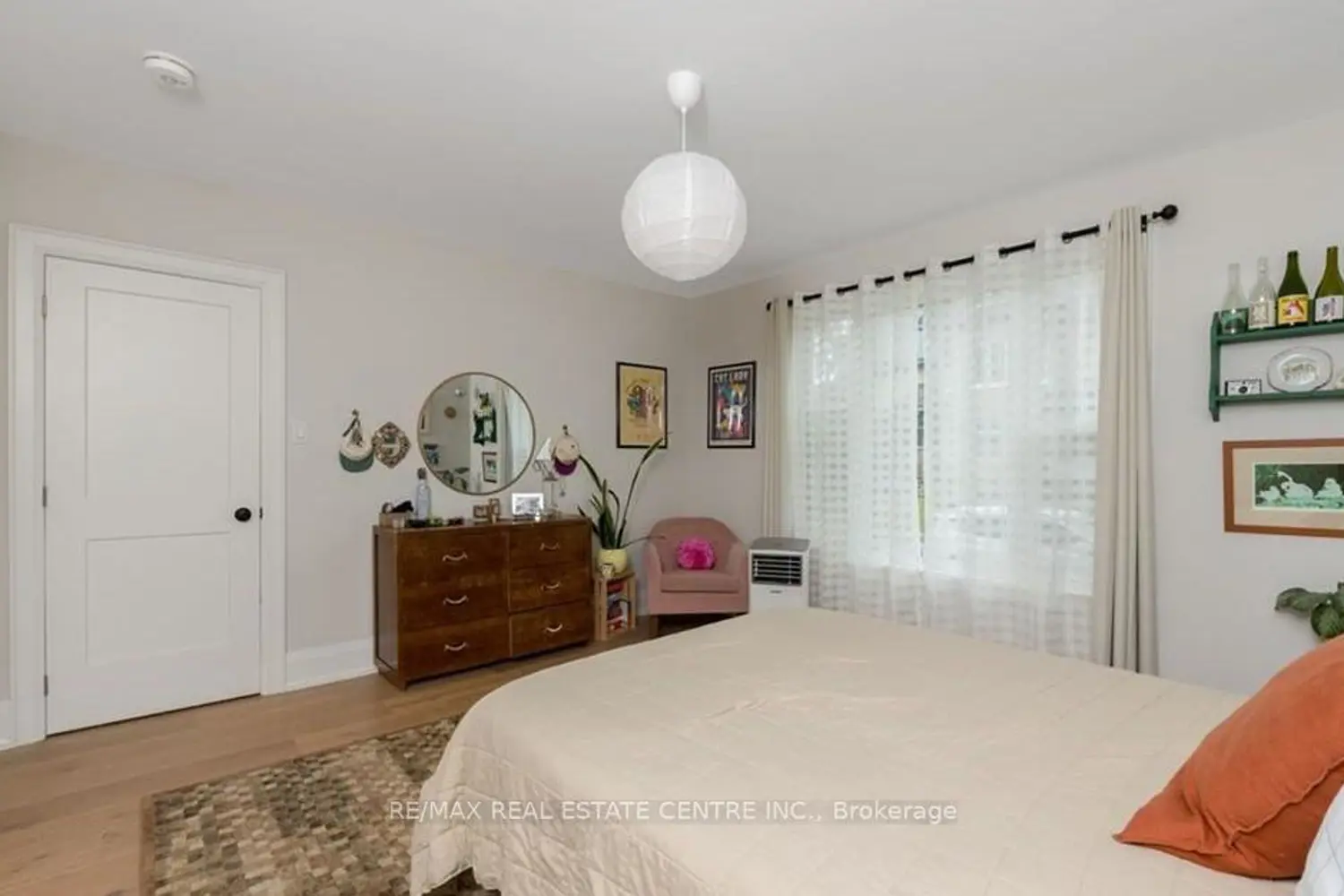 Additional image 16 of 14 Young Street