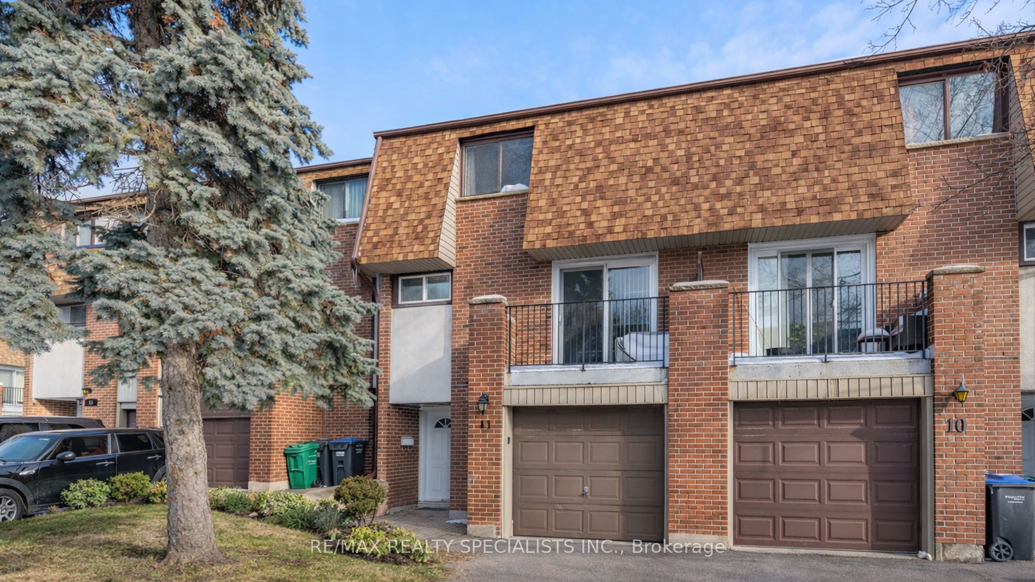 11-1051 Cedarglen Gate, Mississauga, ON, L5C 3A7