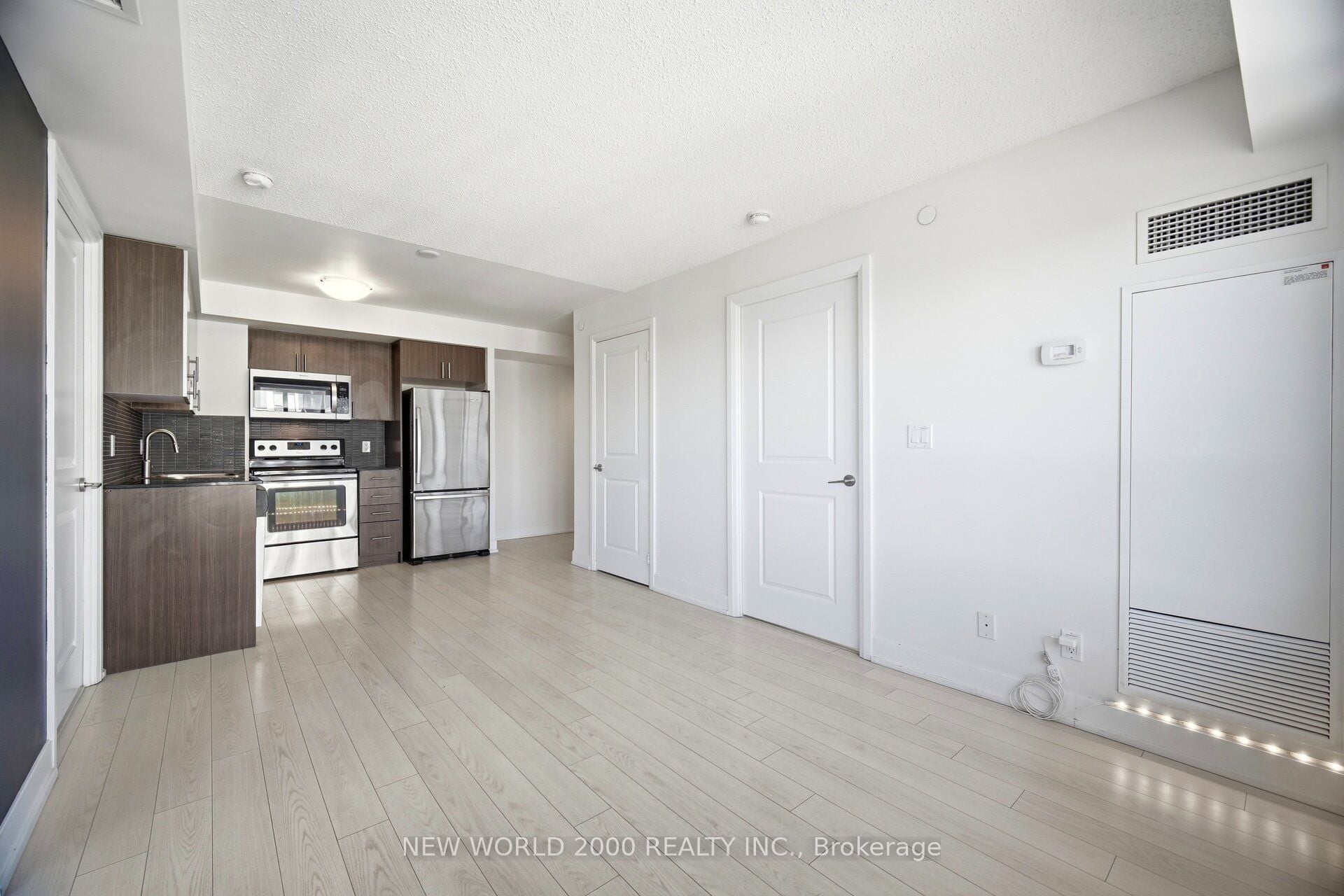 Additional image 3 of 2424-2 Eva Road, Toronto, ON, M9C 0A9