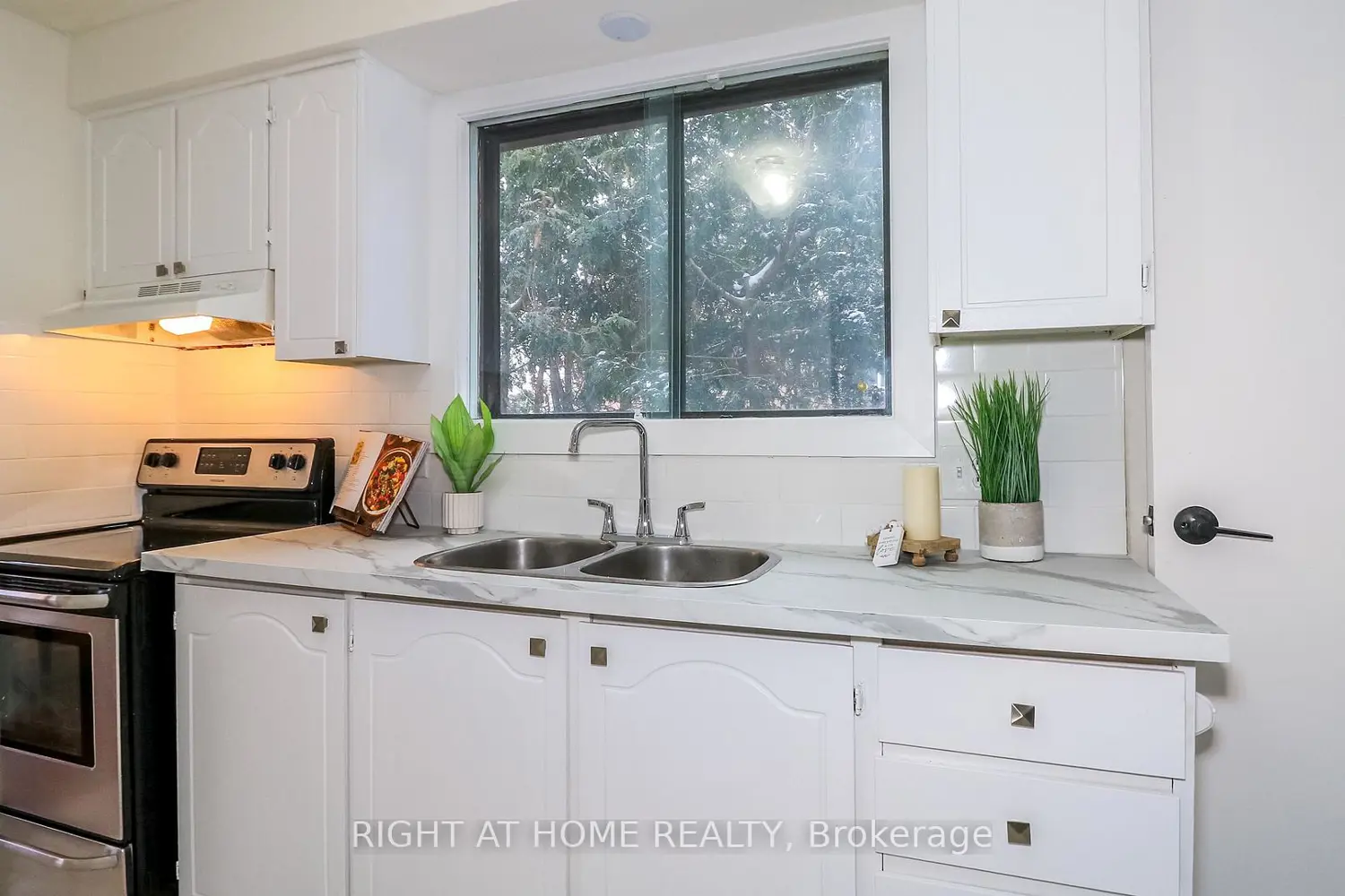 Additional image 2 of 1059 Glen Mhor Crescent