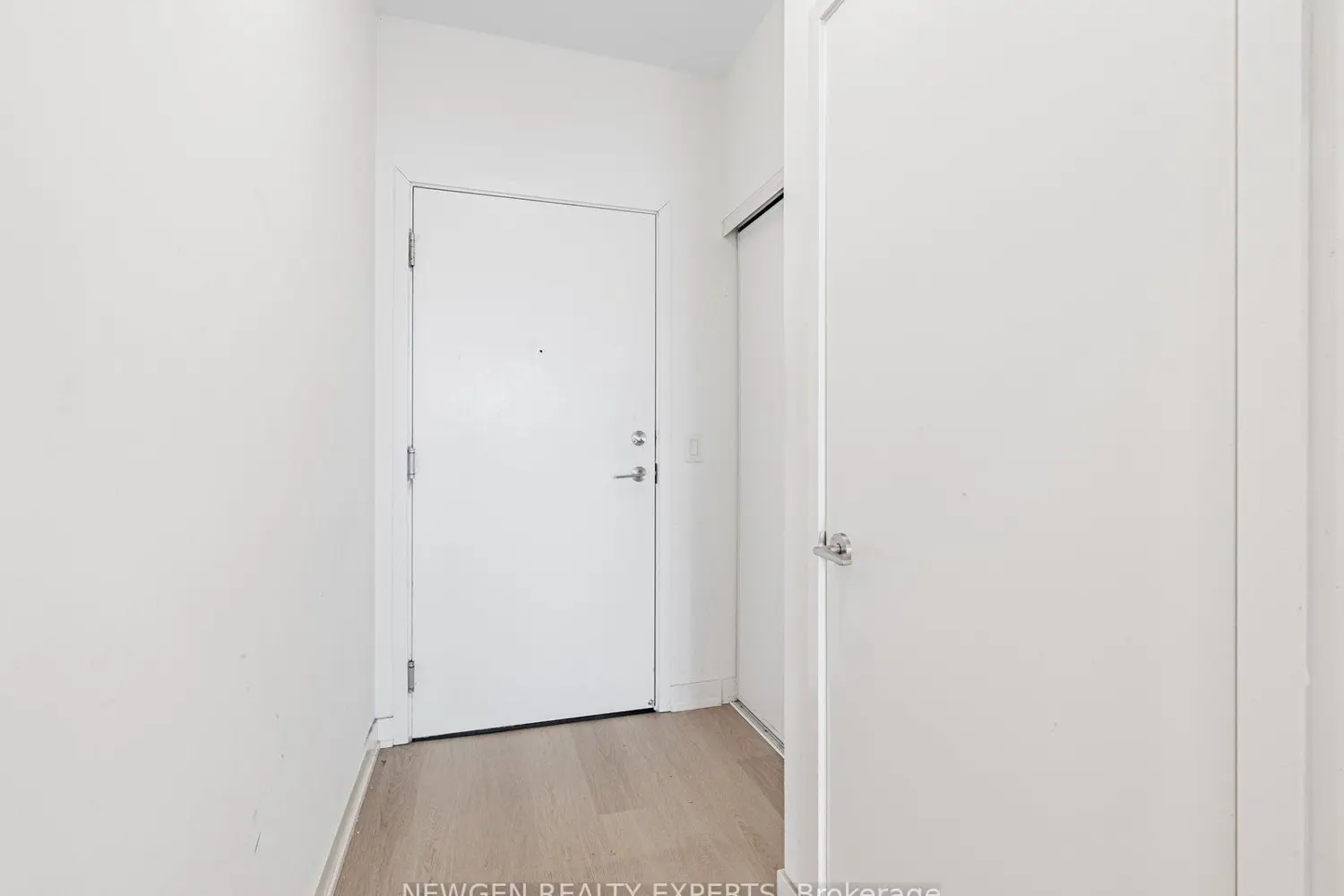 Additional image 6 of 859 The Queensway 824