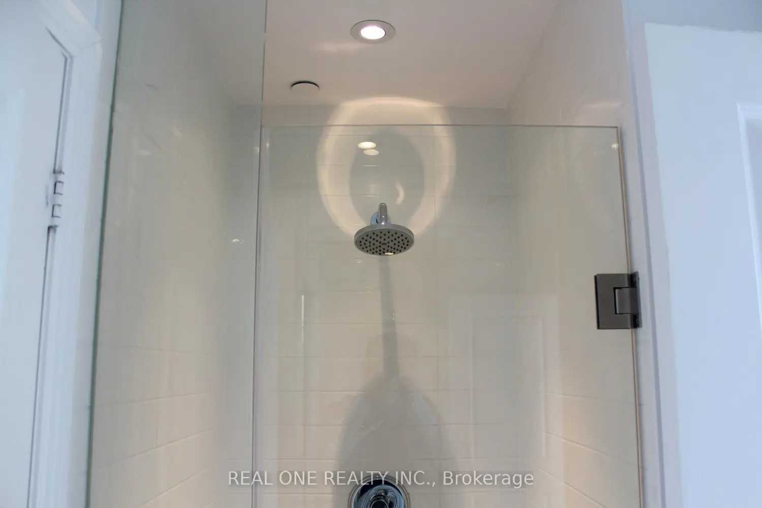 Additional image 16 of 386 Yonge Street 4010