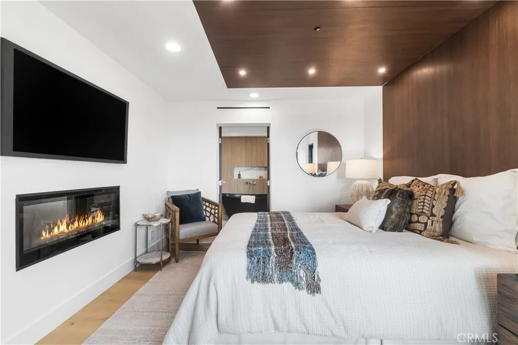 Additional image 32 of 214 El Porto Street, Manhattan Beach, CA 90266