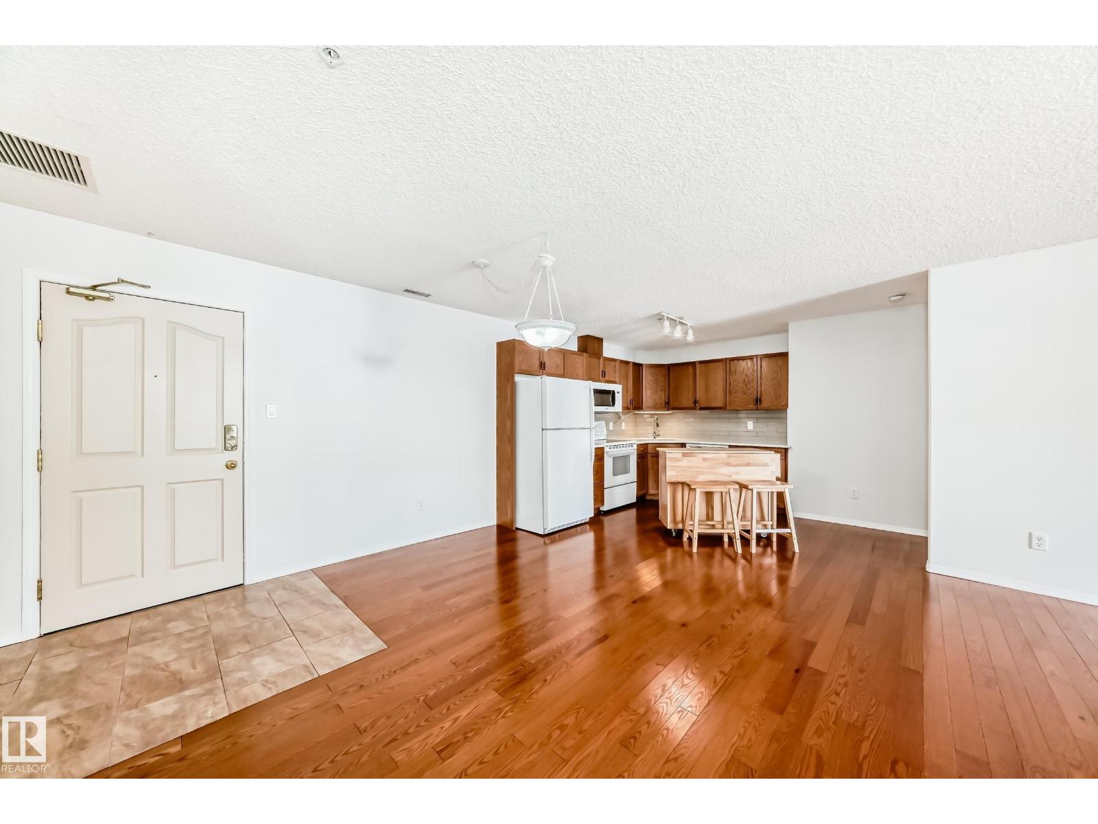 Additional image 4 of 105-16303 95 Street NW, Edmonton, AB, T5Z3V1