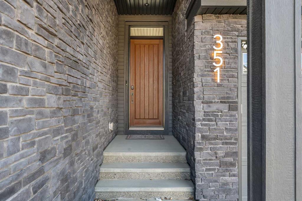 Additional image 4 of 351 Lucas Way NW, Calgary, AB, T3P 1Z3