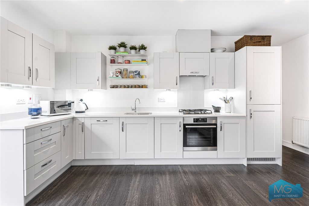 Additional image 8 of 2 bed flat for saleCollison Avenue, Barnet EN5