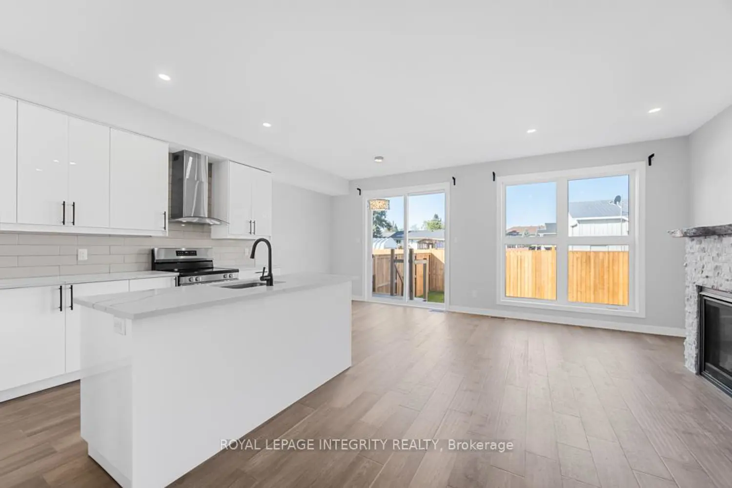 875 Contour Street B photo 3