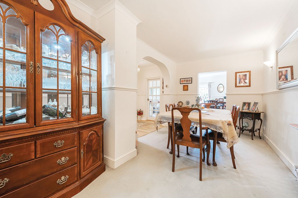Additional image 8 of 2 bed flat for saleLyonsdown Road, New Barnet EN5