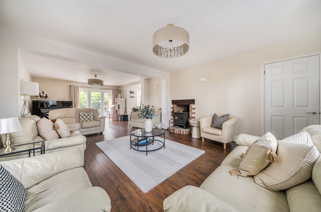 5 bed detached house for saleSt. Johns Road, Hedge End, Southampton, Hampshire SO30 photo 3