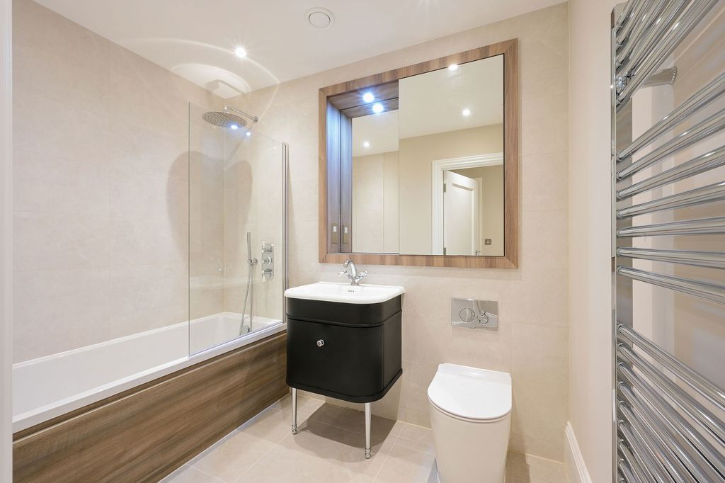 Additional image 11 of 2 bed flat for saleGreenhedges - Westerham Road, Oxted RH8