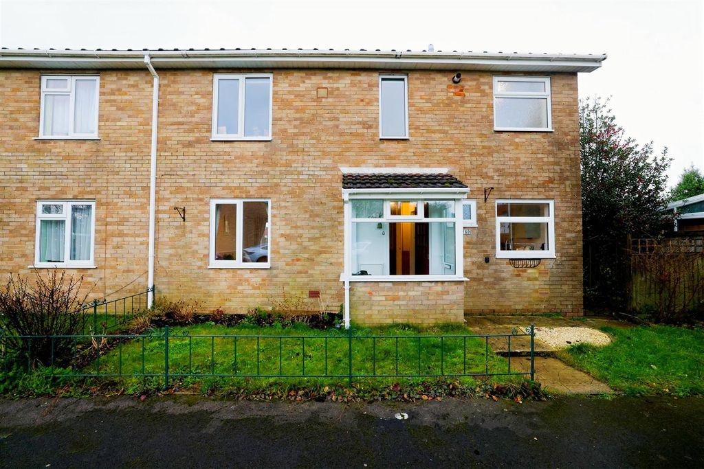 3 bed semi-detached house for salePound Close, Lyneham, Chippenham SN15 photo 5