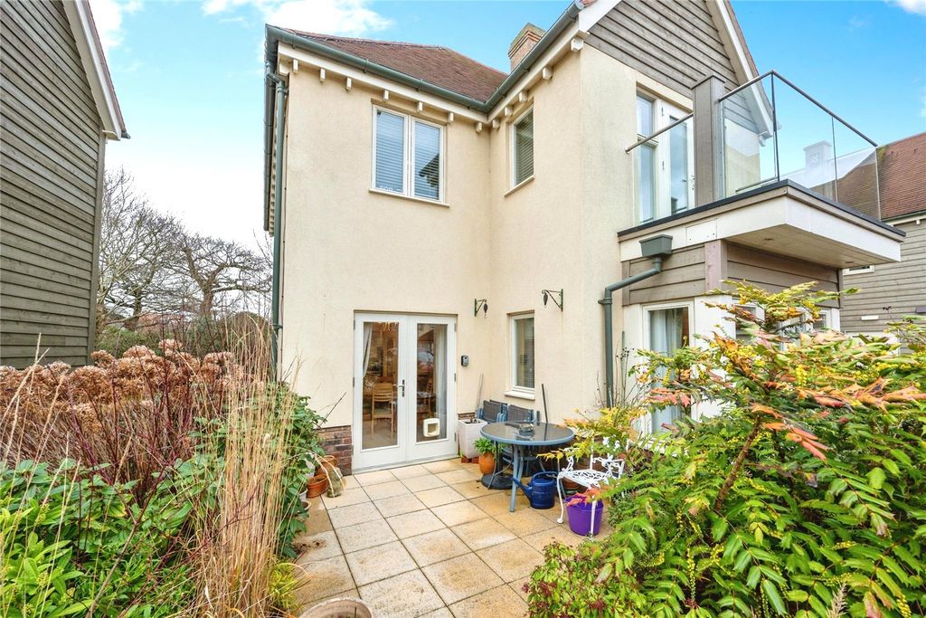 2 bed flat for saleMerlin Way, Warwick, Warwickshire CV34 photo 3