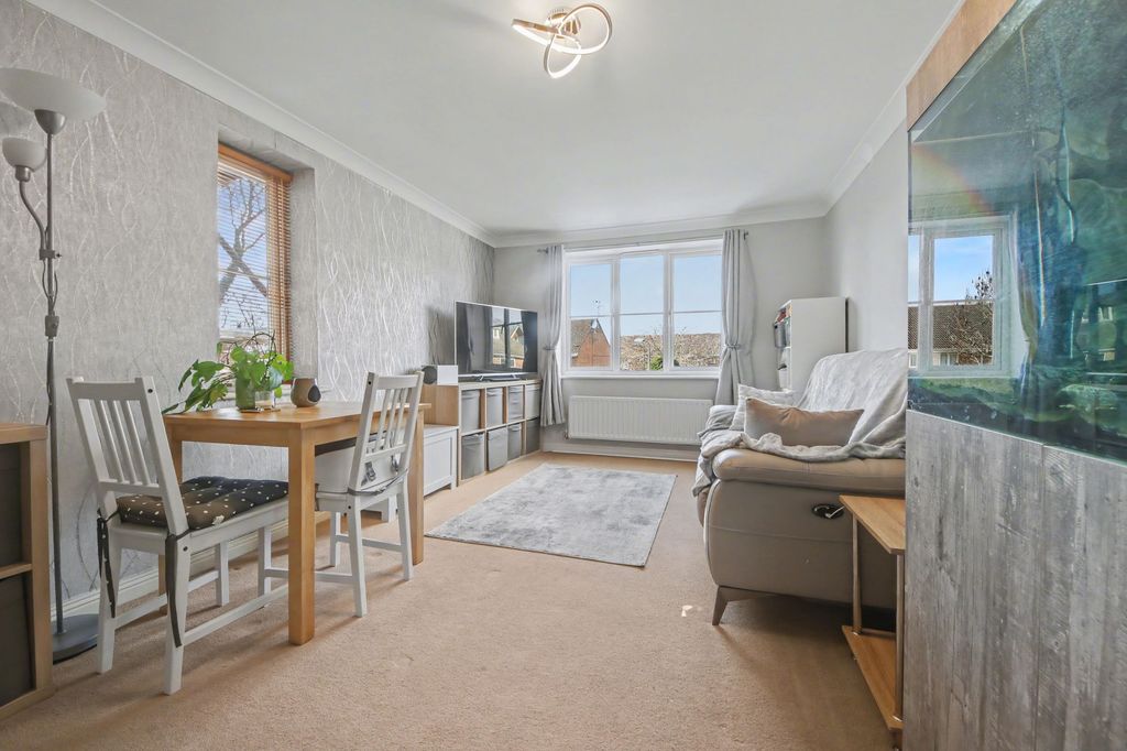 2 bed flat for saleWeston Lane, Weston SO19 photo 5