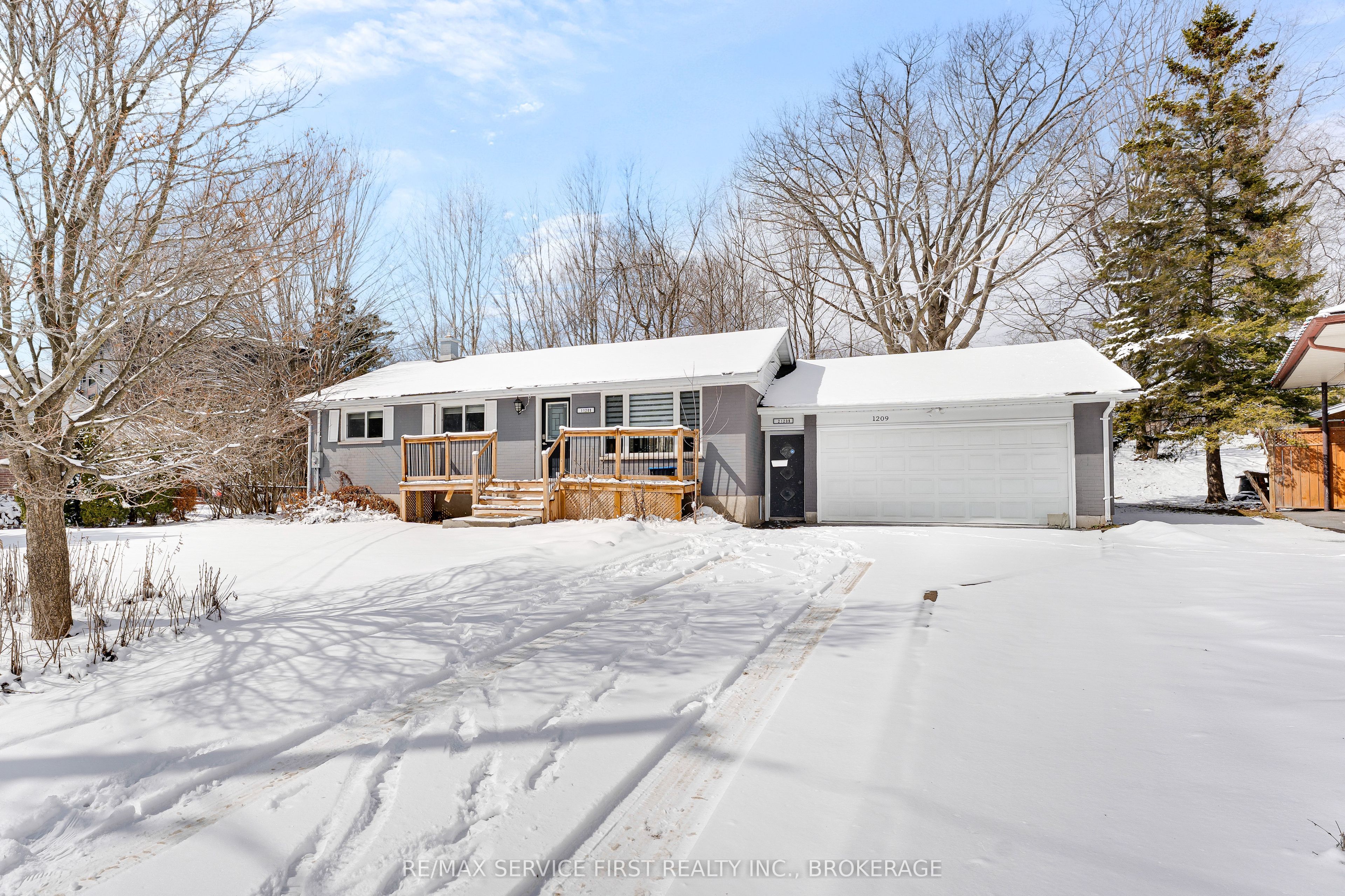 1209 Lincoln Drive, Kingston, ON, K7M 4Z9