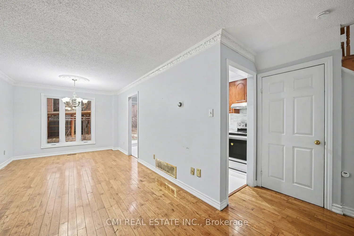 Additional image 5 of 993 Lucerne Crescent