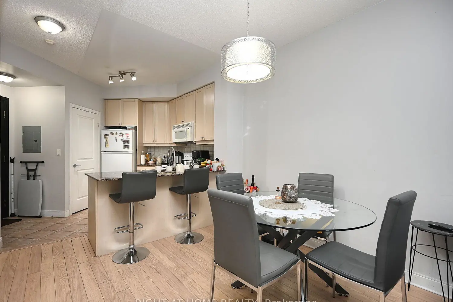 Additional image 8 of 90 Absolute Avenue 908