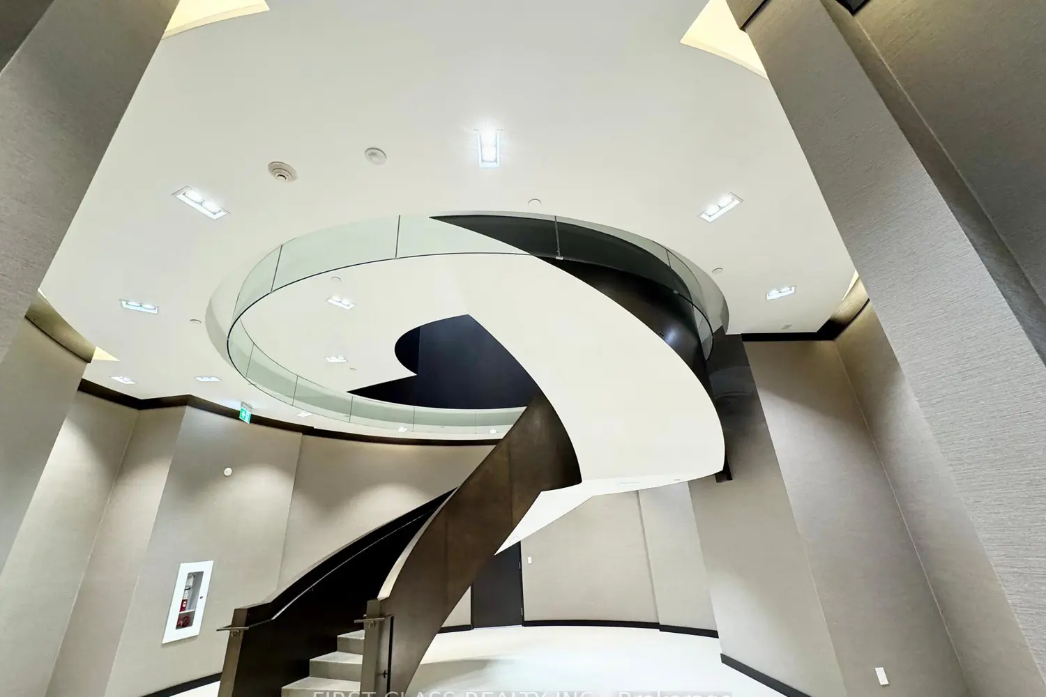 Additional image 9 of 501 Yonge Street 4002