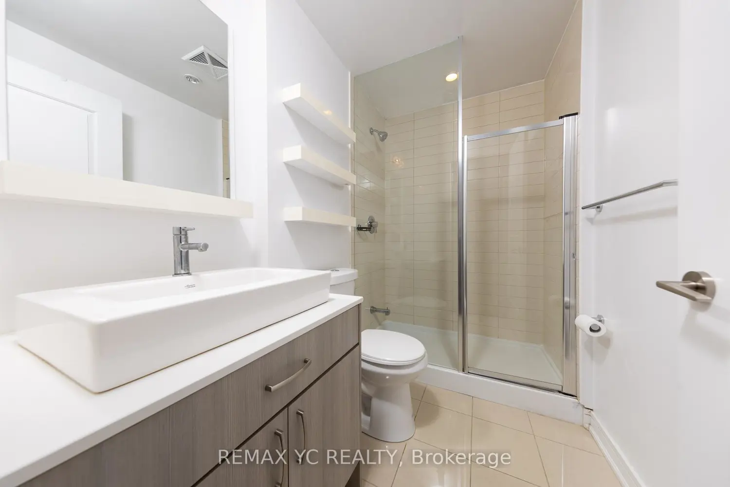 9191 Yonge Street 201 photo 5