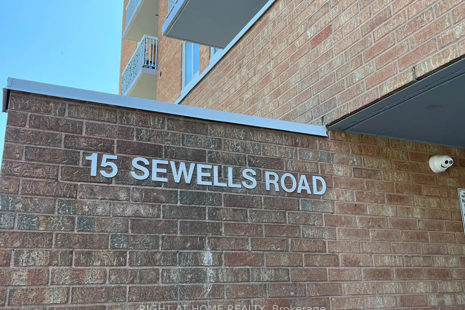 15 Sewells Road 401