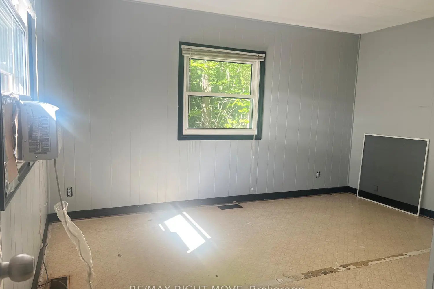 Additional image 14 of 1052 4 Seasons Road