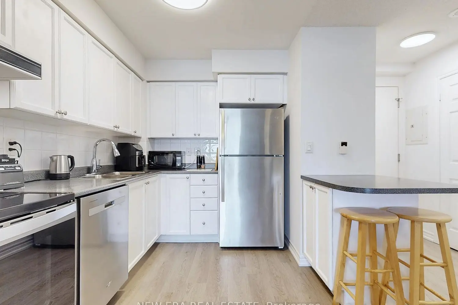 Additional image 5 of 3888 Duke Of York Boulevard 923