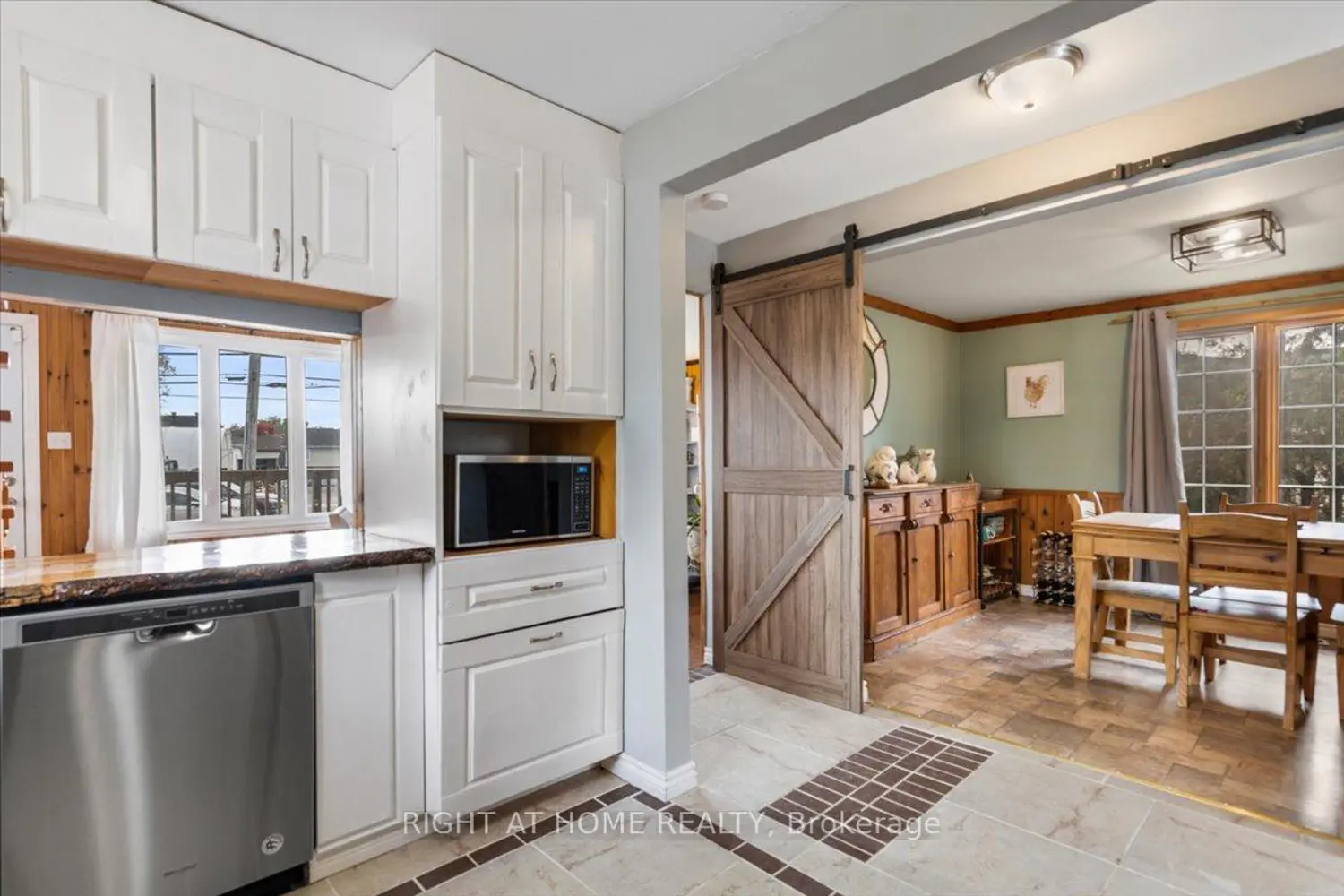 Additional image 6 of 424 Laurier Street