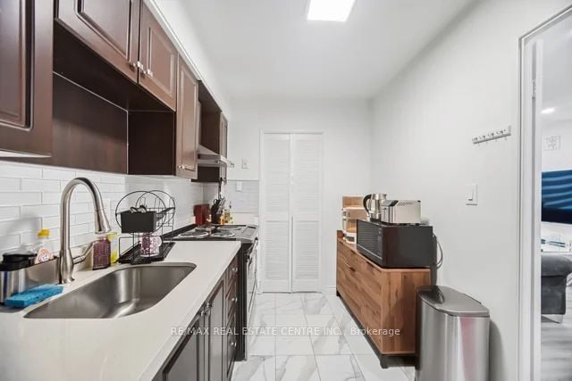 255-10 Eddystone Avenue, Toronto, ON, M3N 2T2