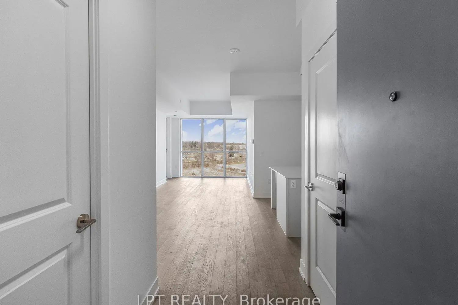 Additional image 10 of 1063 Douglas Mccurdy Common 615