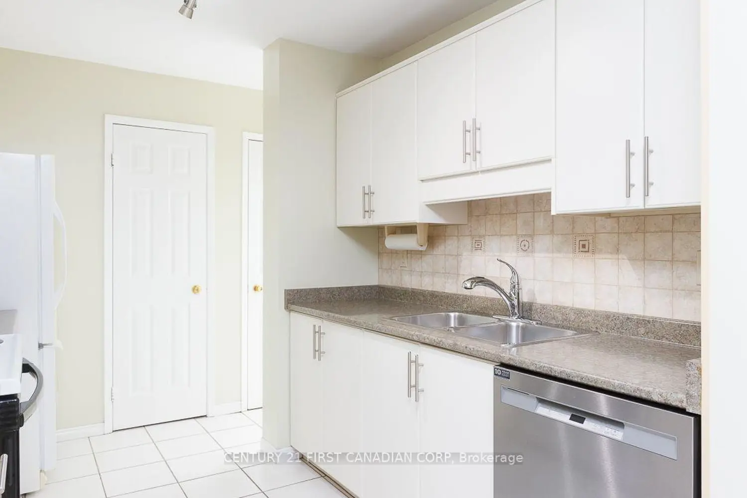 500 Talbot Street 503 photo 2