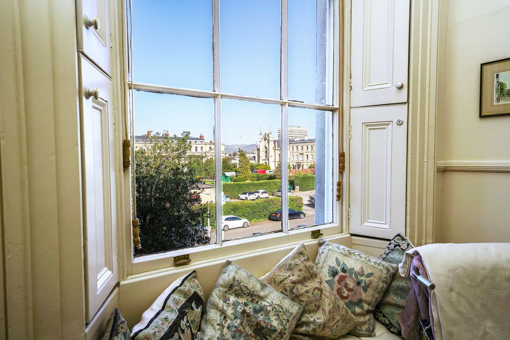 Additional image 8 of 3 bed flat for saleSuffolk Square, Cheltenham GL50