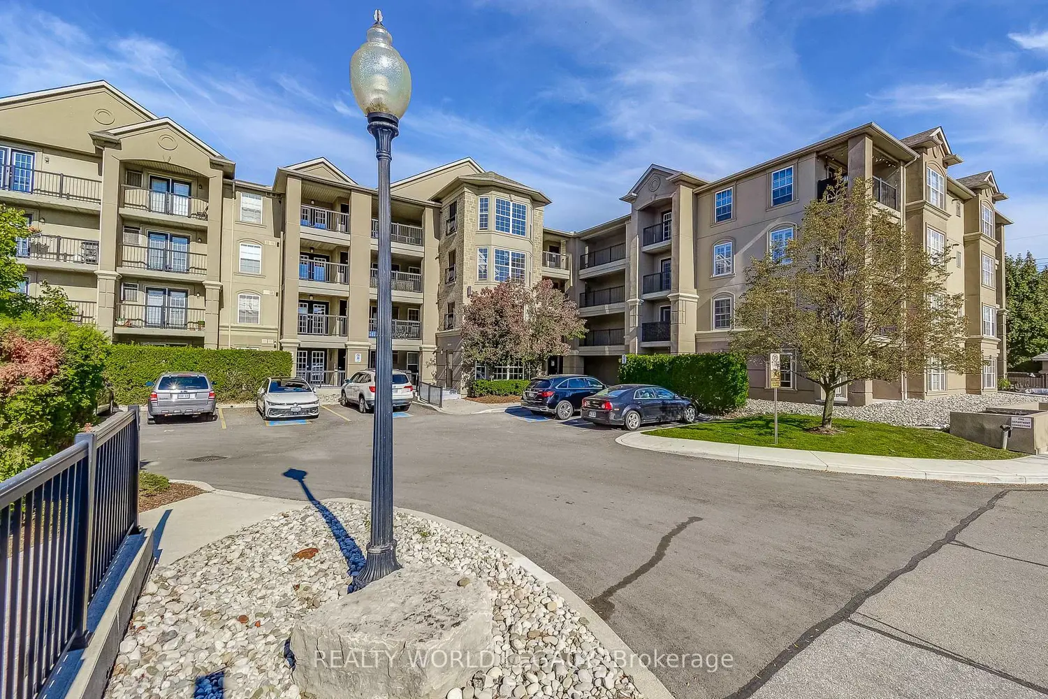 Additional image 2 of 2055 Appleby Line 103