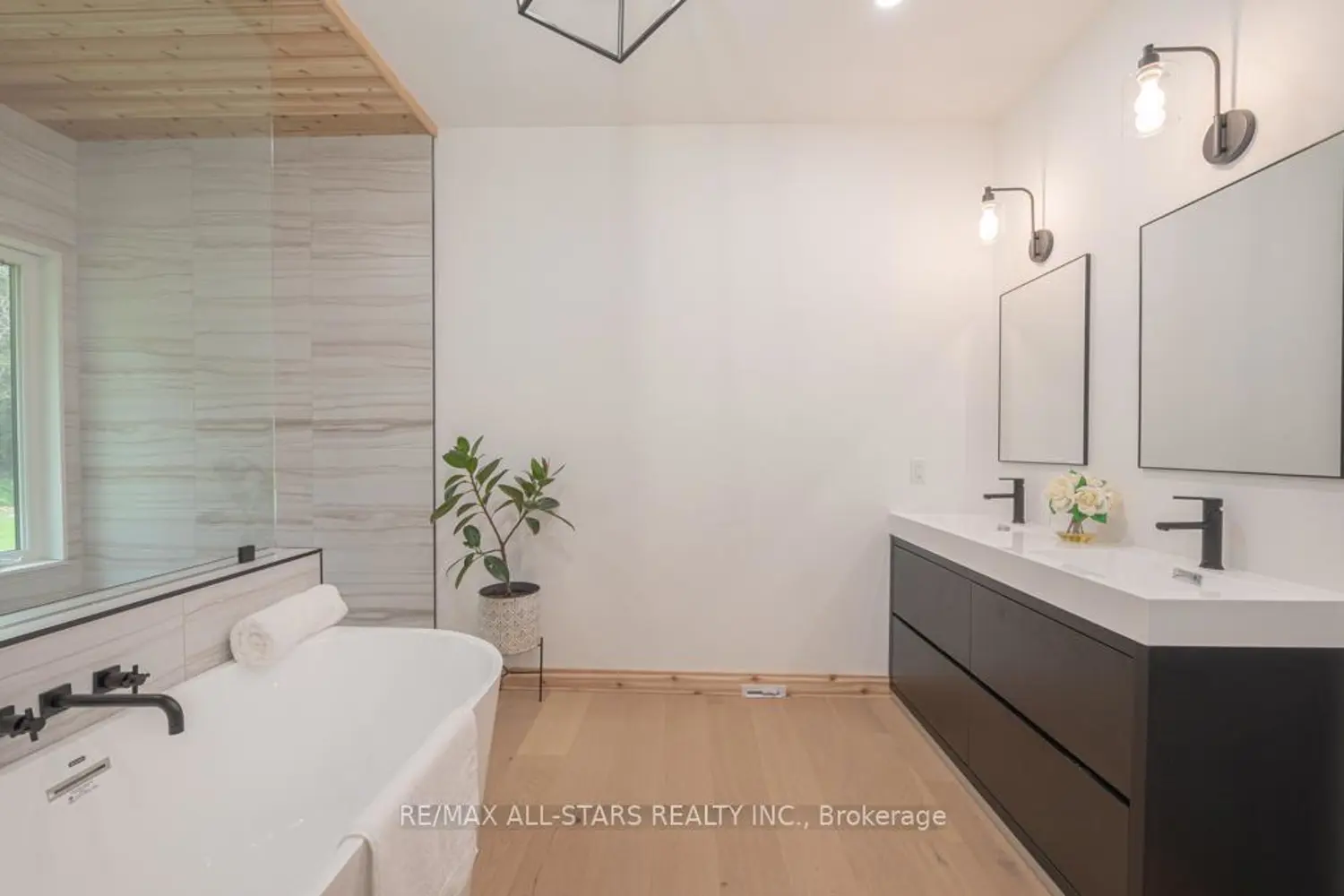 Additional image 16 of 228 Riverside Drive