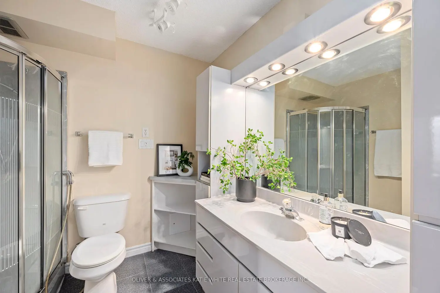 Additional image 11 of 380 King Street 1507