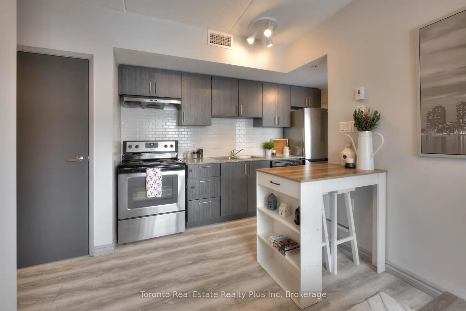 Additional image 7 of 275 Larch Street G216