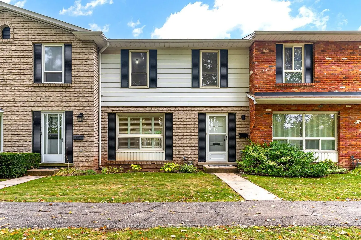 5475 Lakeshore Road 4