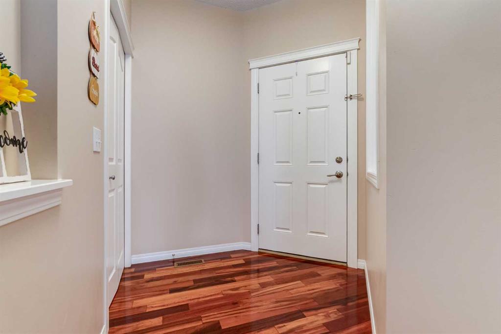 Additional image 3 of 82 Everglen Crescent SW, Calgary, AB, T2Y 0G5