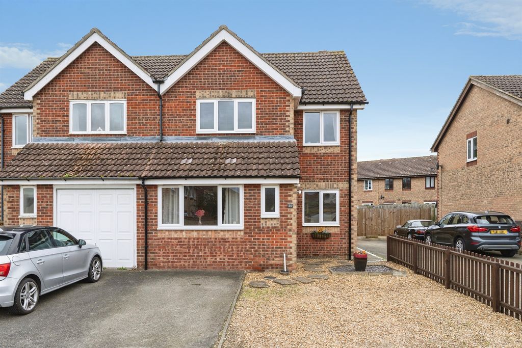 3 bed semi-detached house for saleGull Way, Chatteris PE16